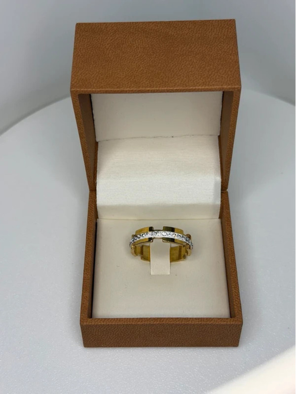#854 Men’s Gold Tone Crystal Band Ring Size 11.5 – Modern Statement Ring